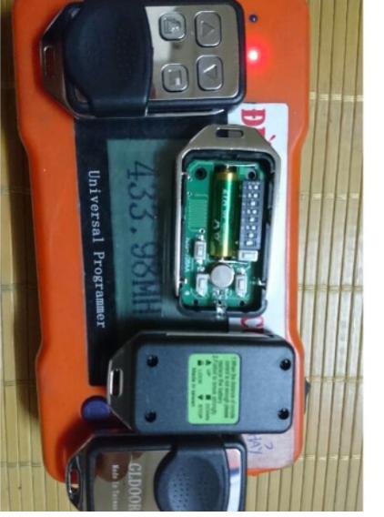 điều khiển remote cửa cuốn 8 mã gạt sóng 433