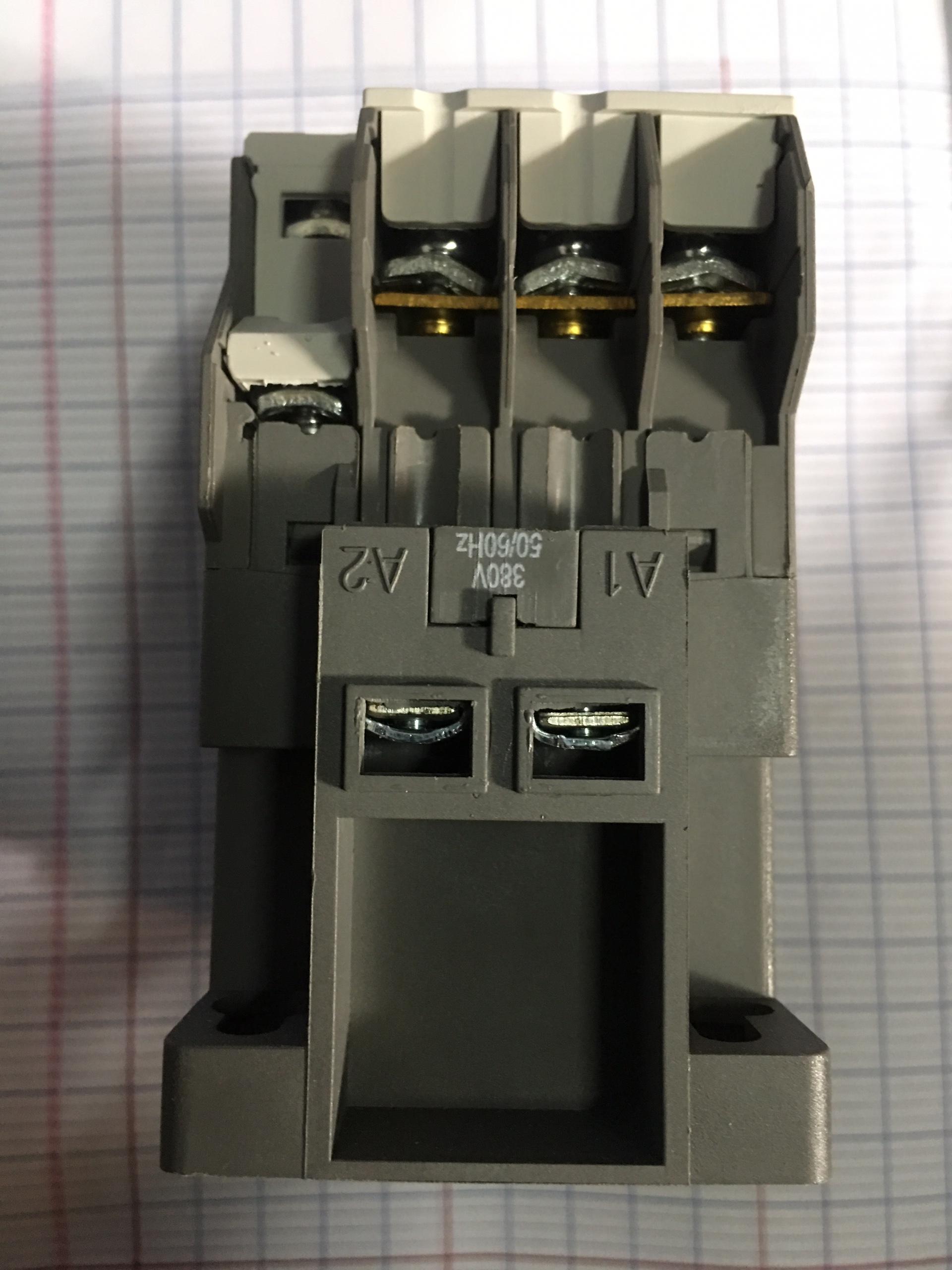 Khởi động từ MC 12A - coil 220V