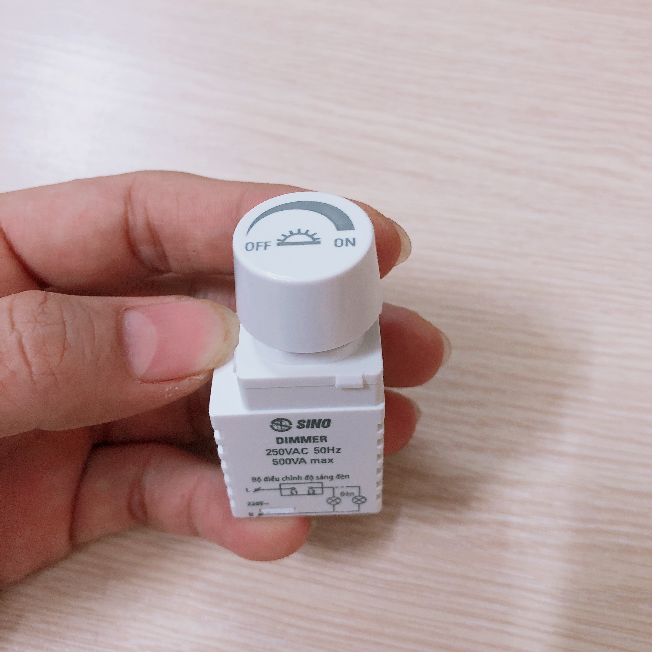 [HCM]Công tắc điều chỉnh tốc độ đèn  quạt ( chiến áp ) SINO
