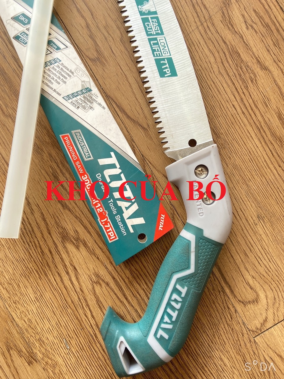 Cưa cành cầm tay lưỡi thẳng Total THT5113006