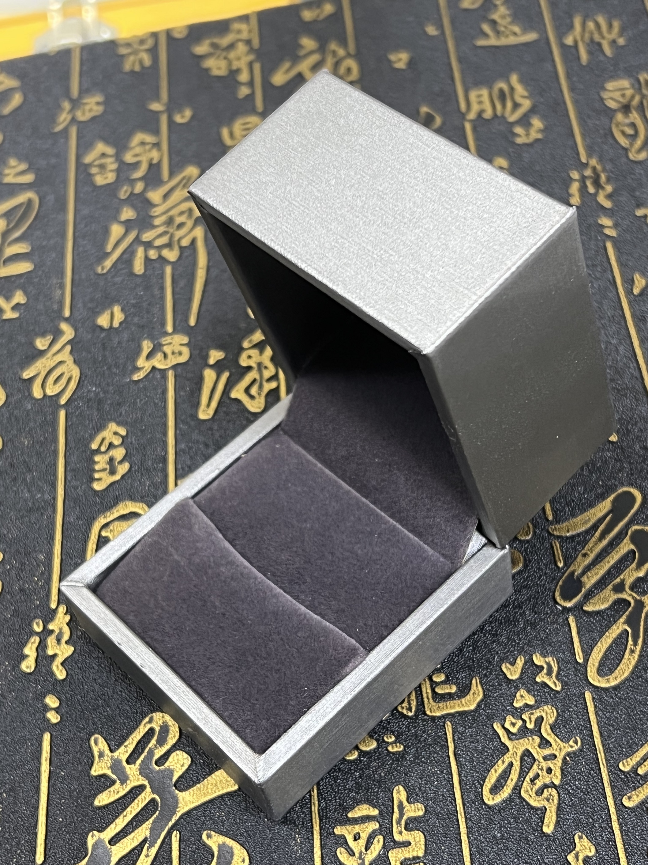 Hộp Nhẫn Chất Liệu Da Cao Cấp Sang Trọng