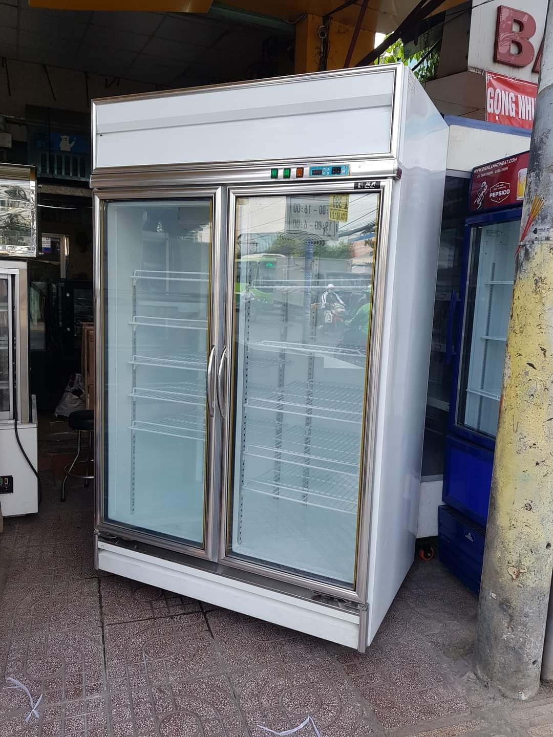 tủ đông 2 cửa đài loan hiệu ruyeshing dung tích 1200L mới 95%