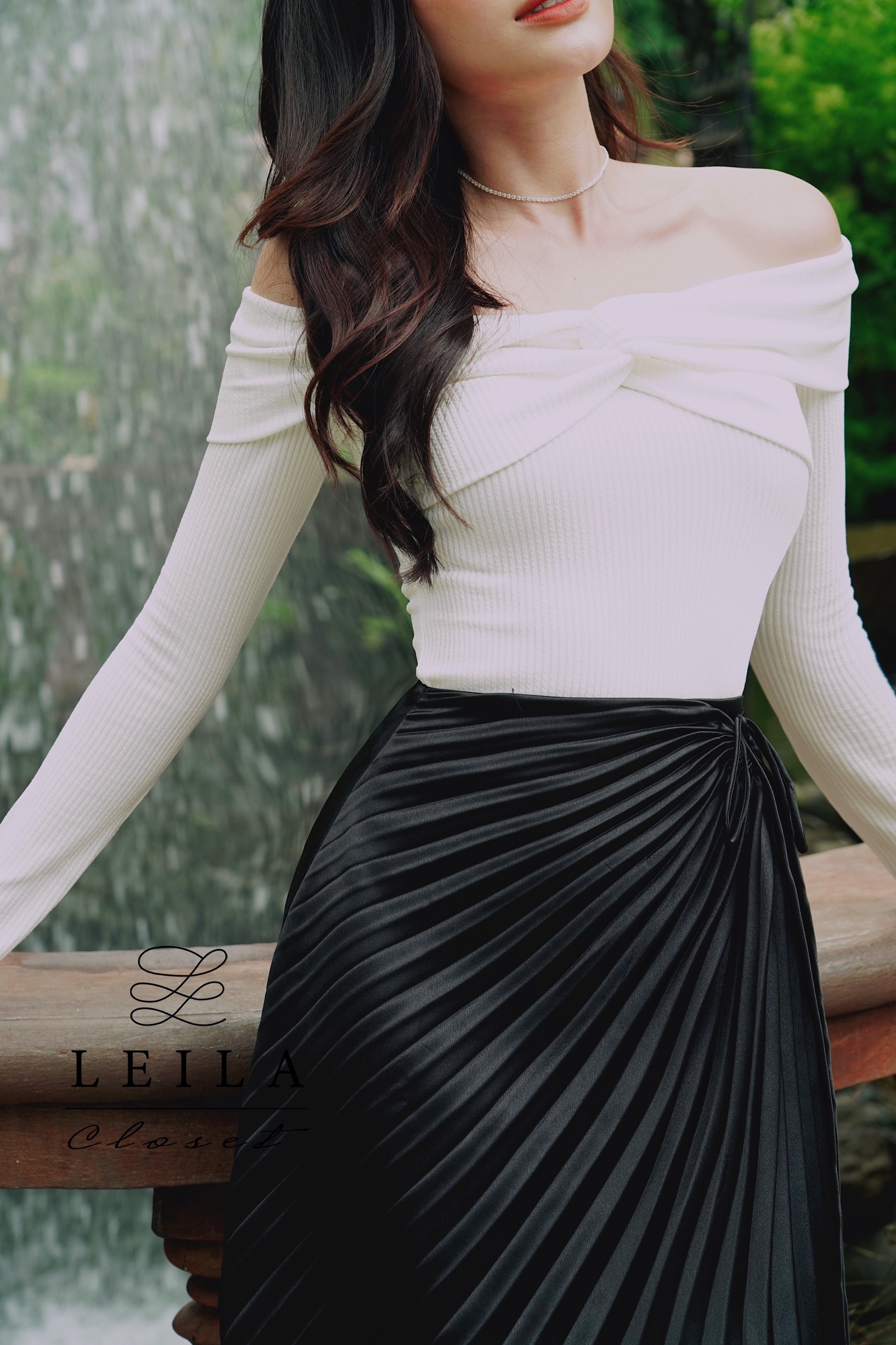 Áo Fuzzy bẹt vai Leila closet