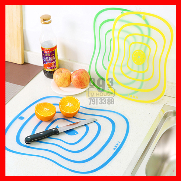 Flexible plastic cutting board.