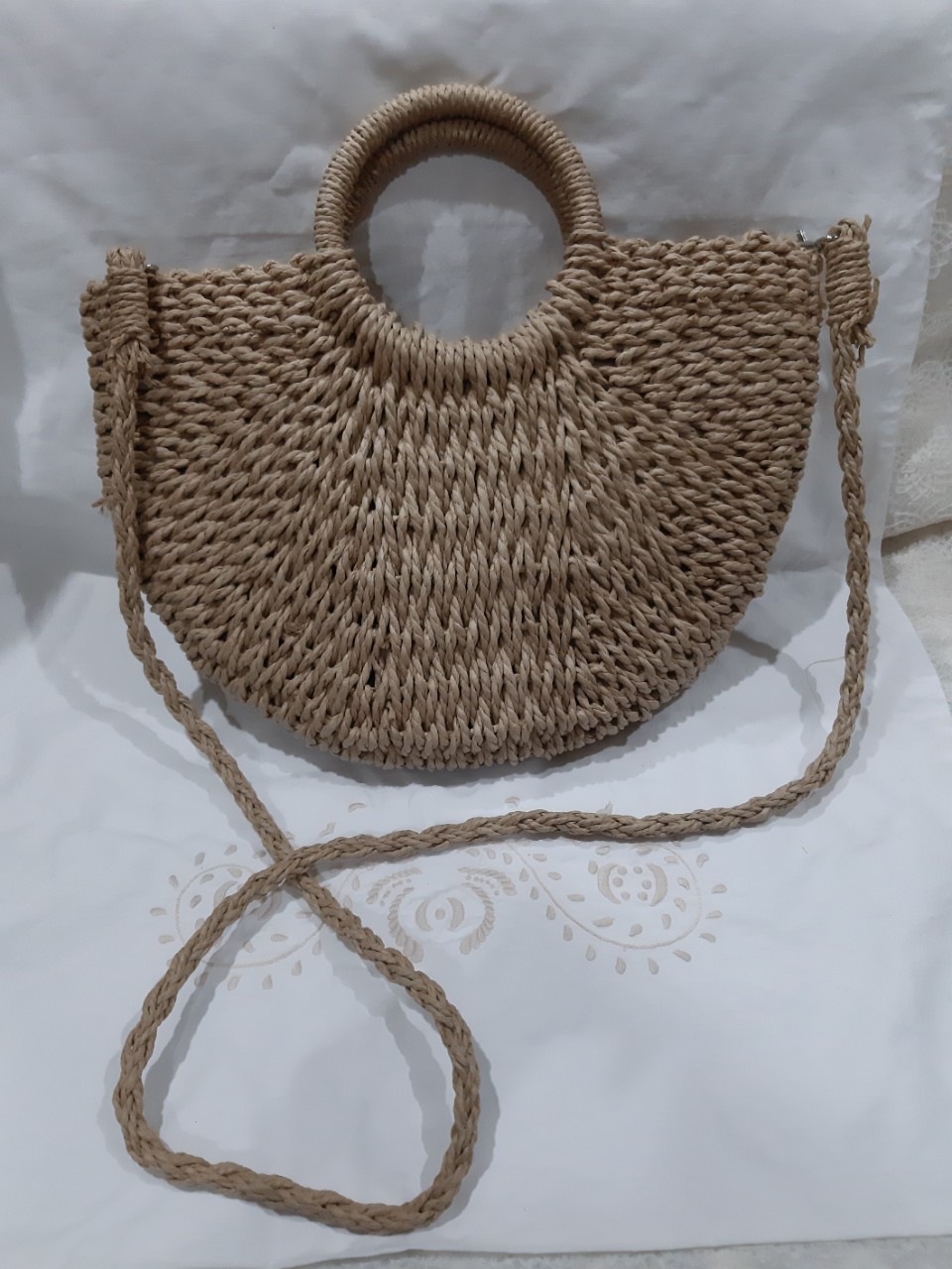 Làn cói bán nguyệt size M (có quai đeo chéo)