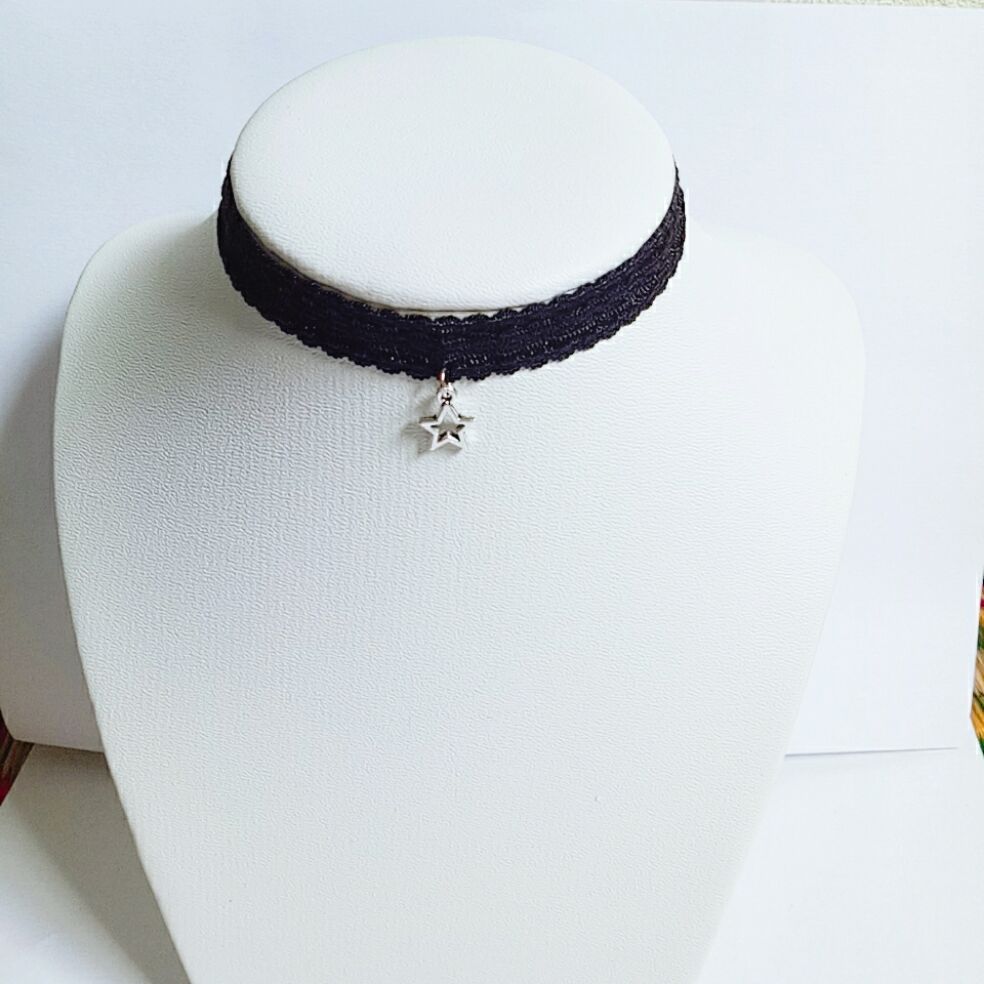 Vòng Chocker cổ ren kèm mặt hình ngôi sao (ảnh thật)