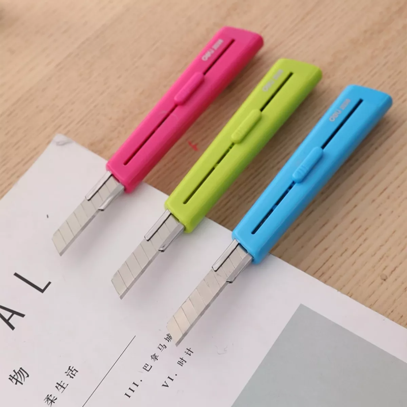 Mua Dao rọc giấy cán nhựa hàng cao cấp DELI,an toàn,tiện lợi,sang trọng,hai cỡ:lớn 2040 và nhỏ 2038