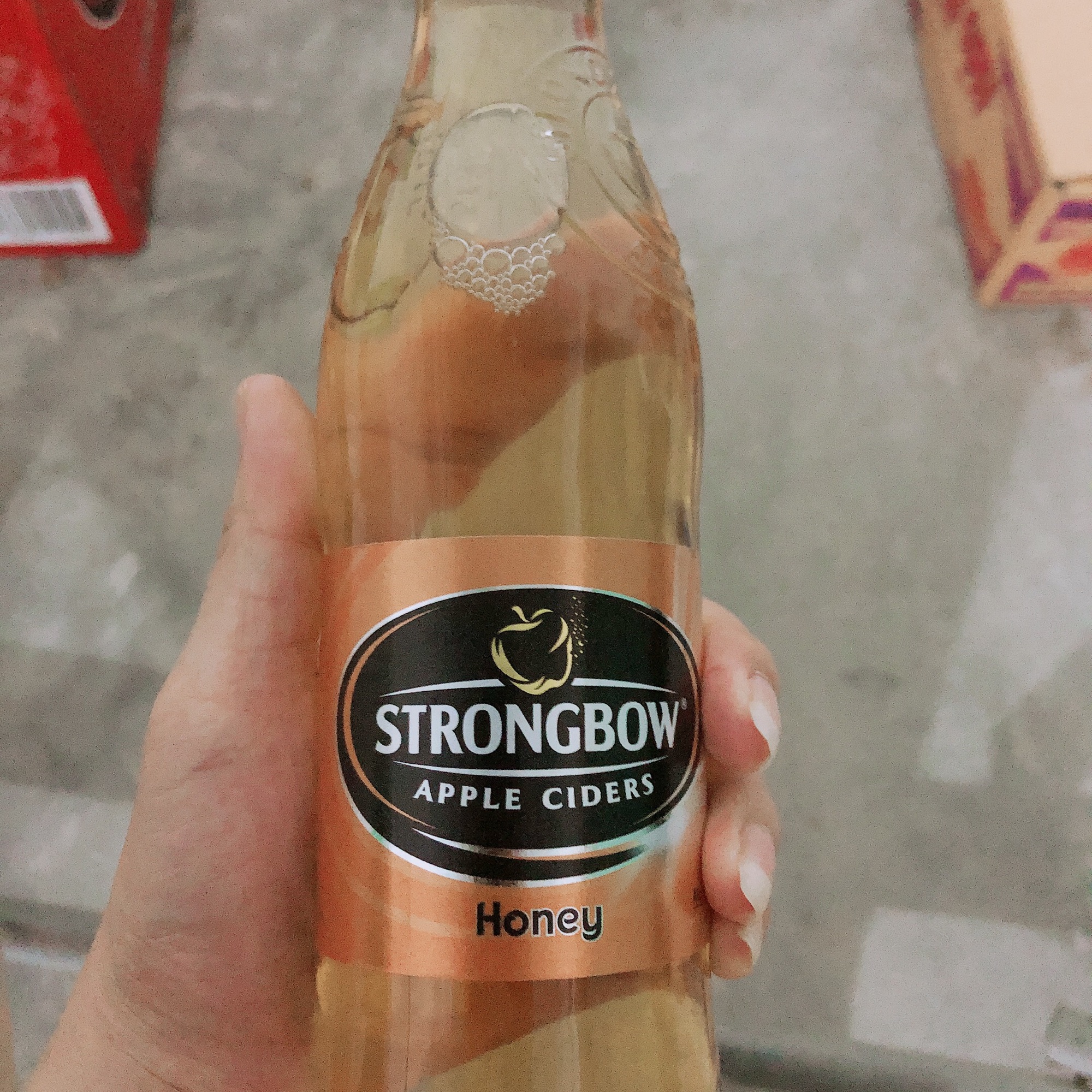 Strongbow: Hình ảnh về Strongbow, một thương hiệu nổi tiếng của bia táo với vị táo tự nhiên tươi ngon, sẽ khiến bạn muốn thử ngay. Chúng tôi mang đến cho bạn những hình ảnh tuyệt vời về Strongbow, giúp bạn có được một trải nghiệm tuyệt vời trong việc thưởng thức bia táo. Hãy cùng khám phá những hình ảnh này để biết thêm chi tiết và thử nó ngay hôm nay.
