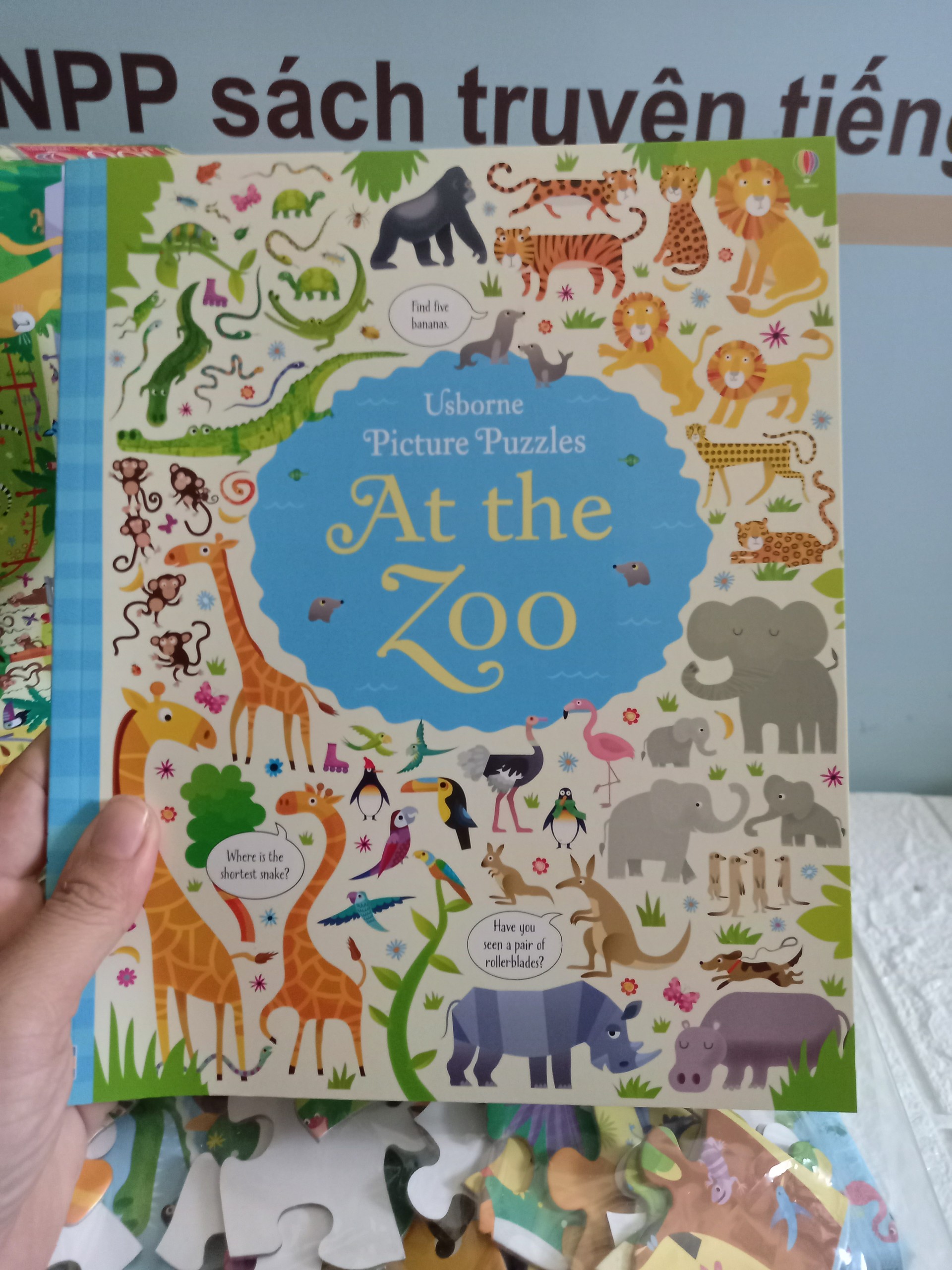 Usborne Book and Jigsaw At the Zoo