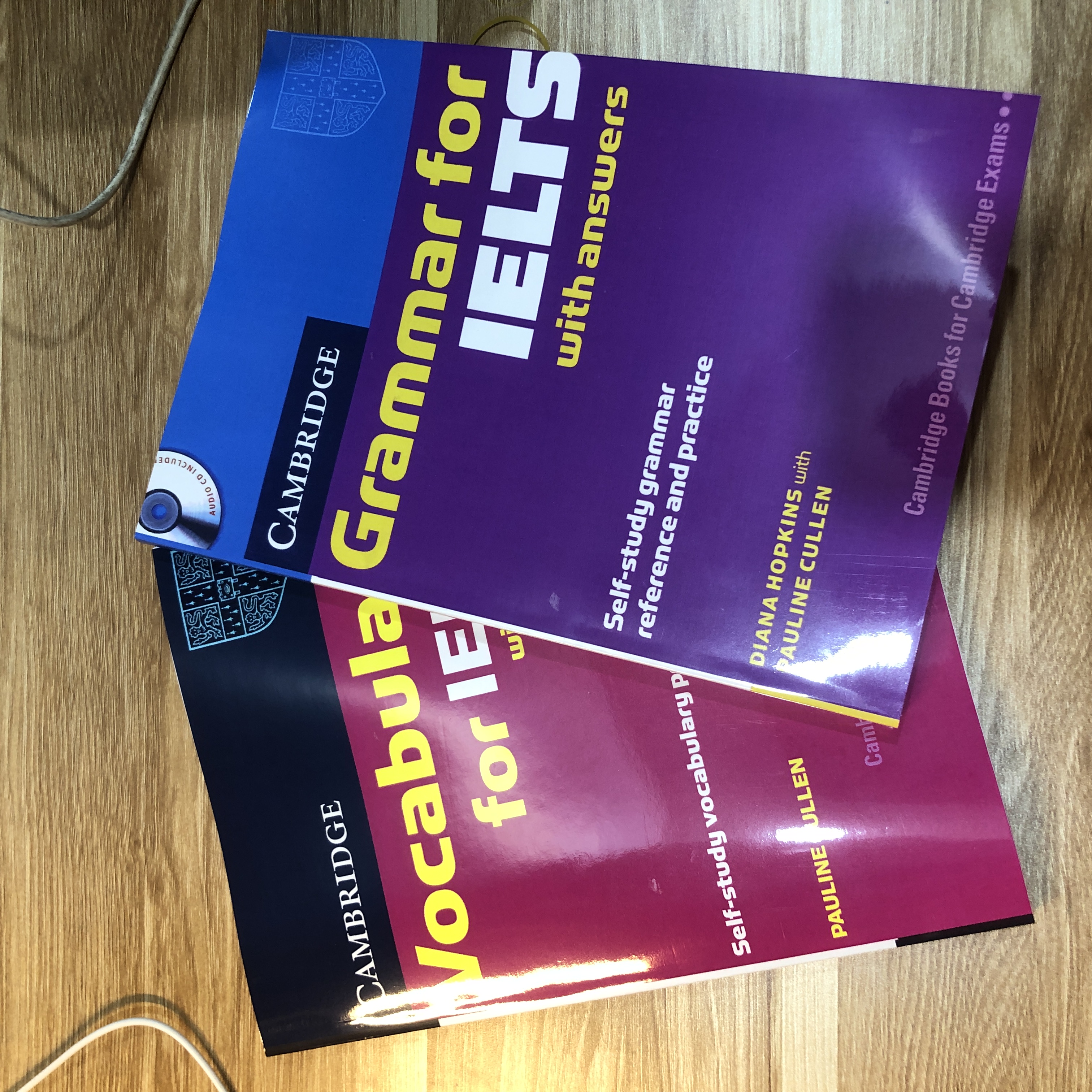 Sách Cambridge Grammar For IELTS ,file nghe được gửi qua mail