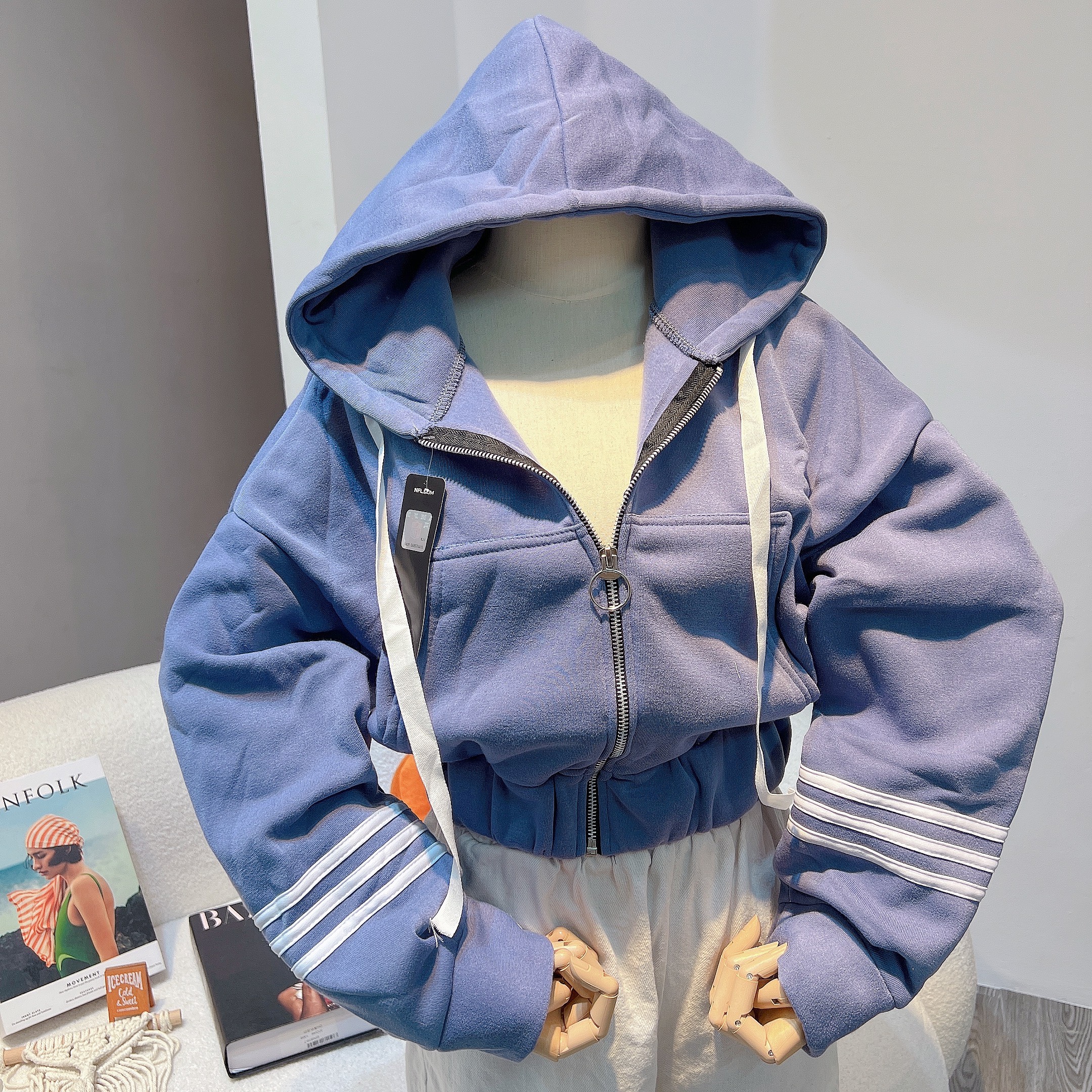 Áo khoác nỉ viền 2 sọc nhiều màu nữ croptop tay phồng form rộng chống nắng UN28748734