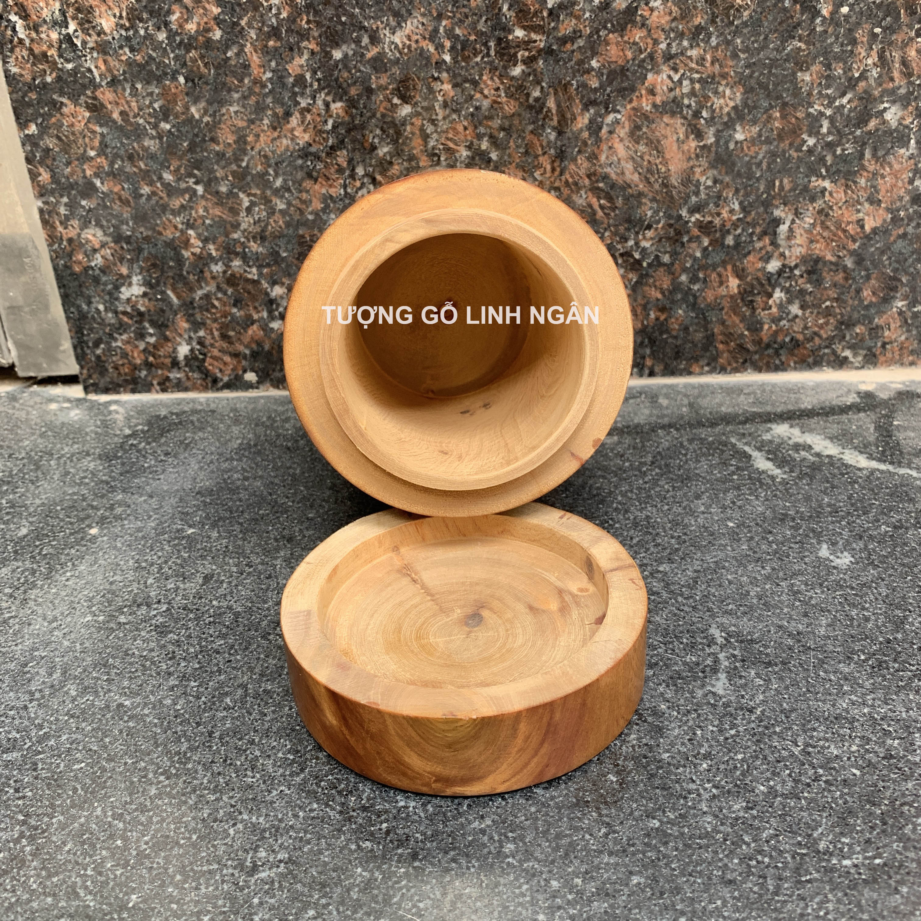 Hộp đựng chè gỗ bách xanh (đục tứ quý)