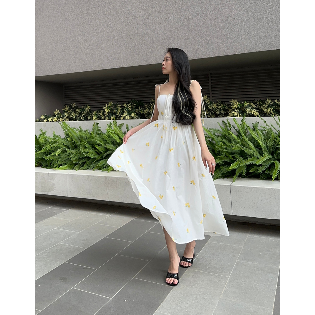 Đầm Maxi 2 Dây Thêu Hoa Chất Xô Mát
