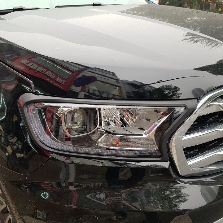 Bộ ốp ABS trang trí viền đèn pha (đèn trước) Ford Everest 2016-2019