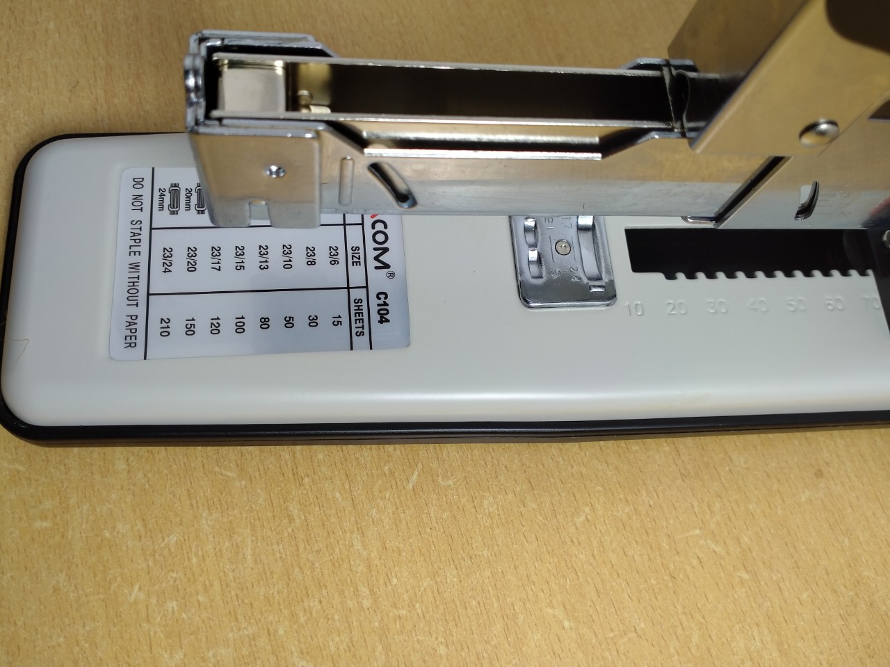 DẬP GHIM CỠ LỚN (210 TỜ) STACOM C104