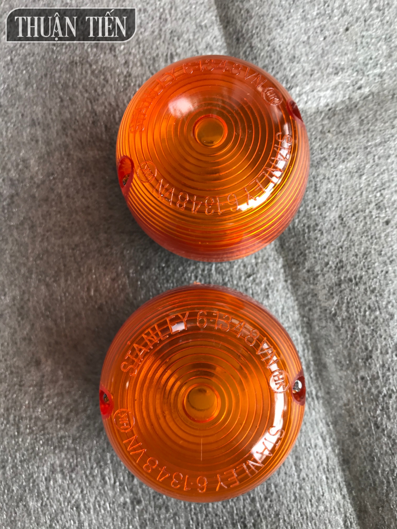 Front turn signals 78 VND Iron good size (not ball)-Front 2 PCs full turn signals for 1 car