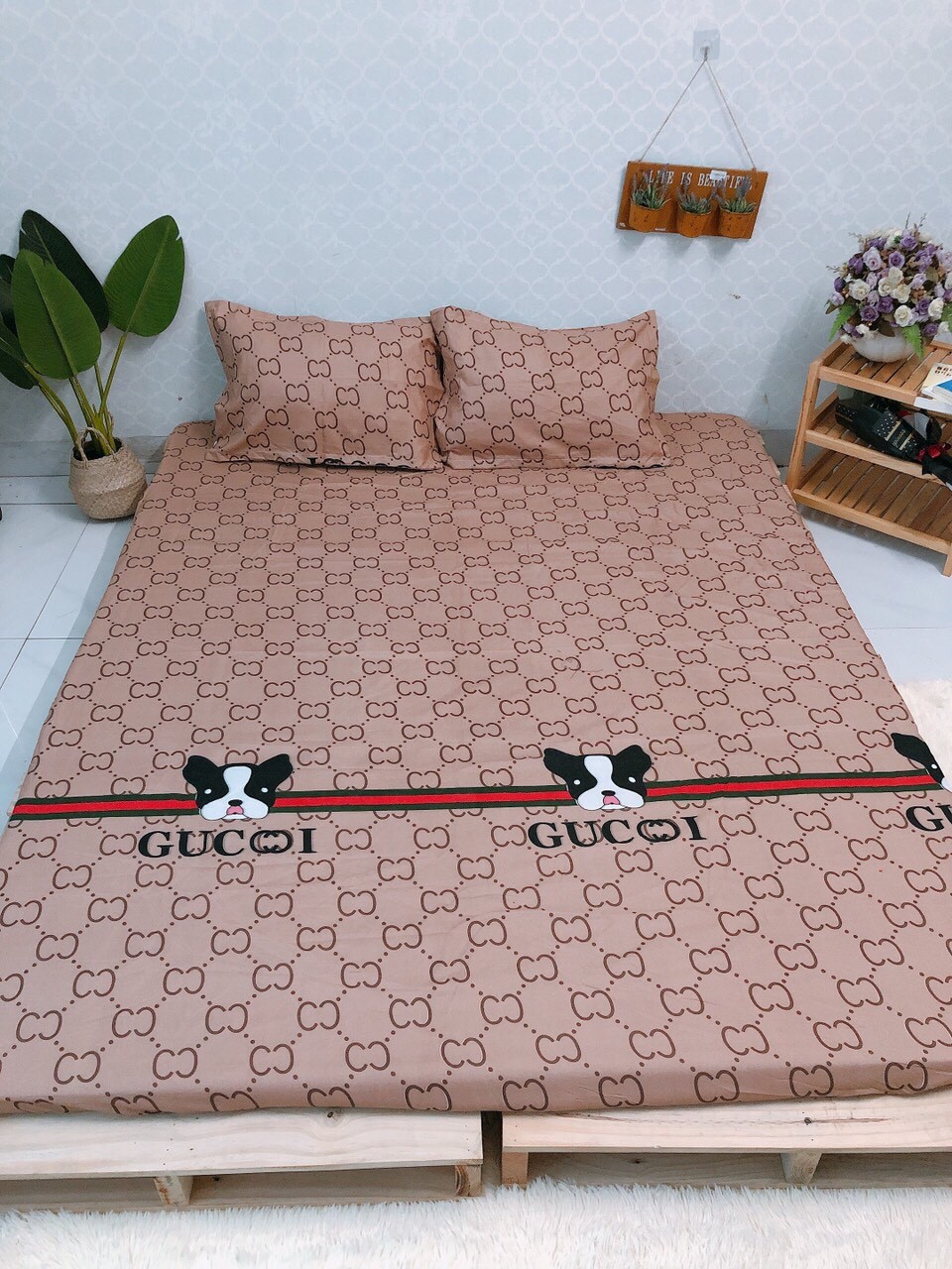 (FreeShip MAX) Set 3 Món Ga Và 2 Áo Gối Mẫu Chó Nâu