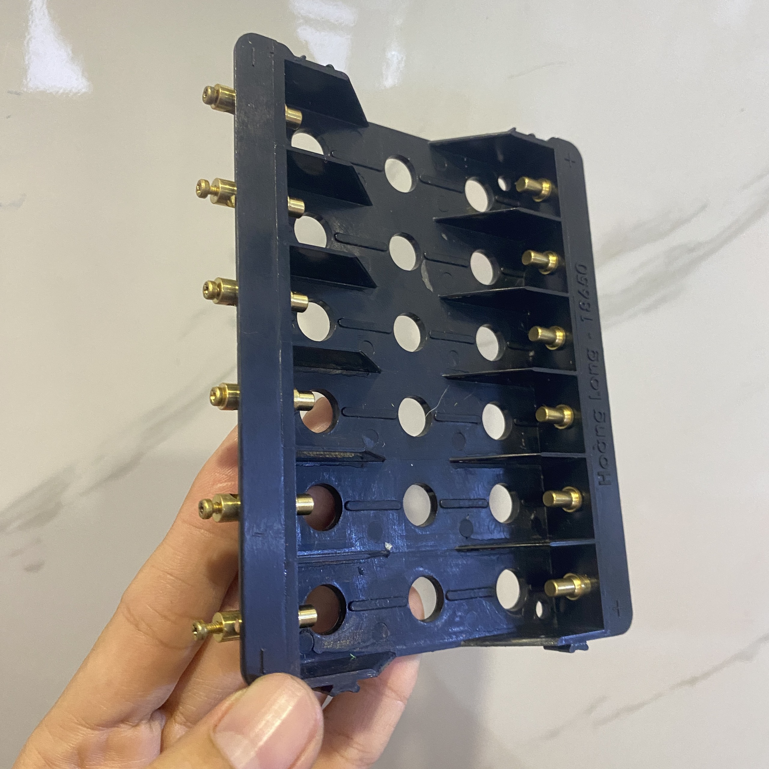 Khay cân bằng pin 18650 ( khay 6 - màu đen)
