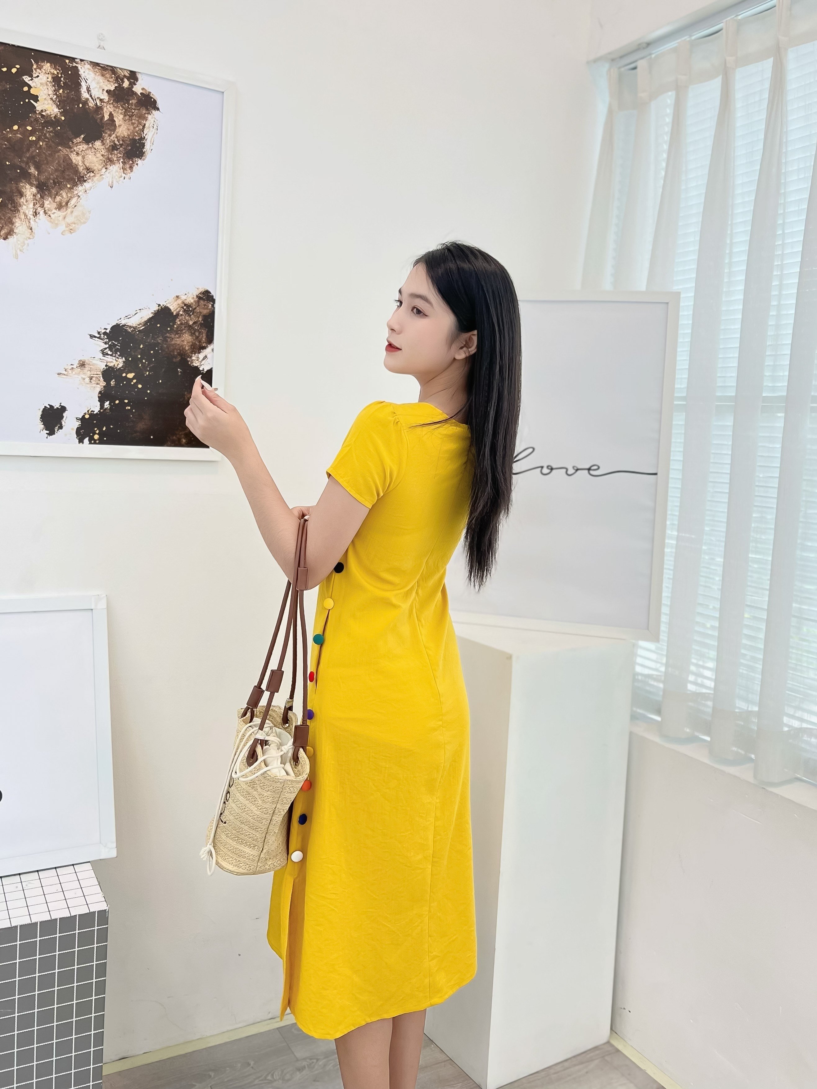 Đầm suông thêu chuồn chuồn phối nút bọc K218