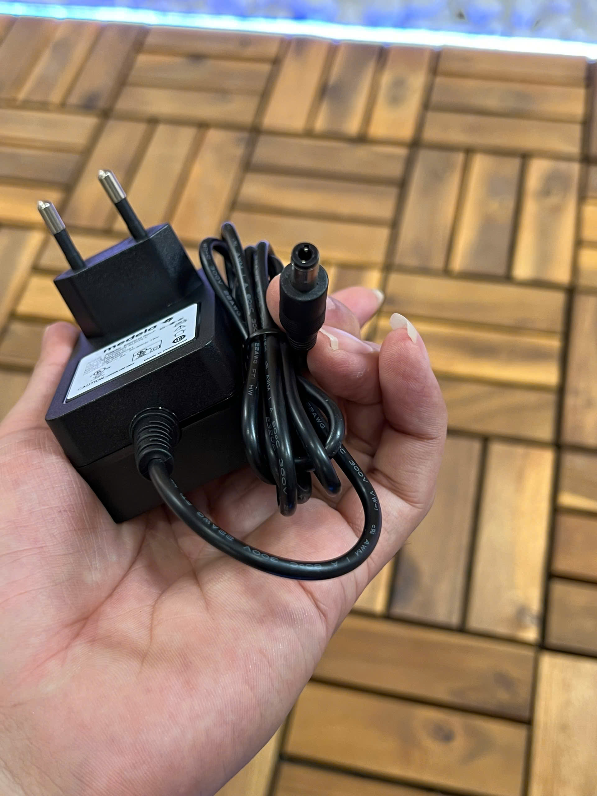 sạc 9v cho máy hút sữa Medela pump instyle advance