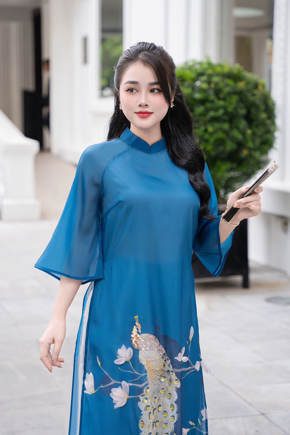 [Nhập FAYEARENDSALE giảm 100K]Áo dài cách tân chim công LAMER S61A23Q007 (Chưa bao gồm quần)