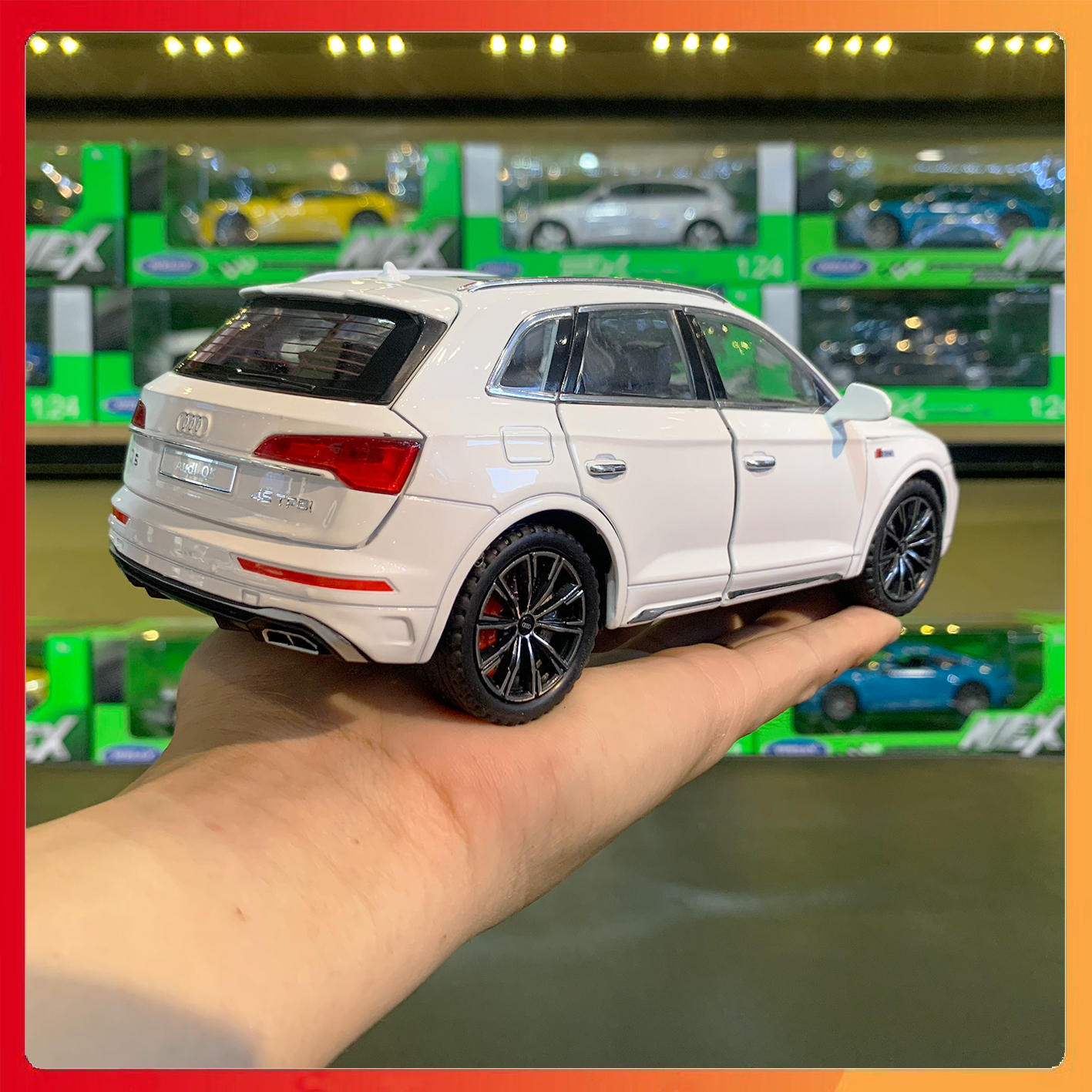 Mô hình xe Audi Q5 tỉ lệ 1:24 Newao