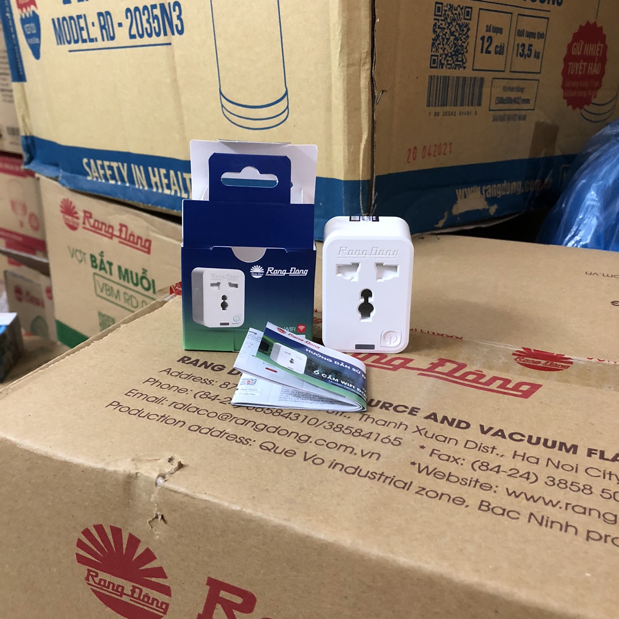 Ổ cắm, phích cắm wifi đơn Rạng Đông - Model: OC.01.WF 16A