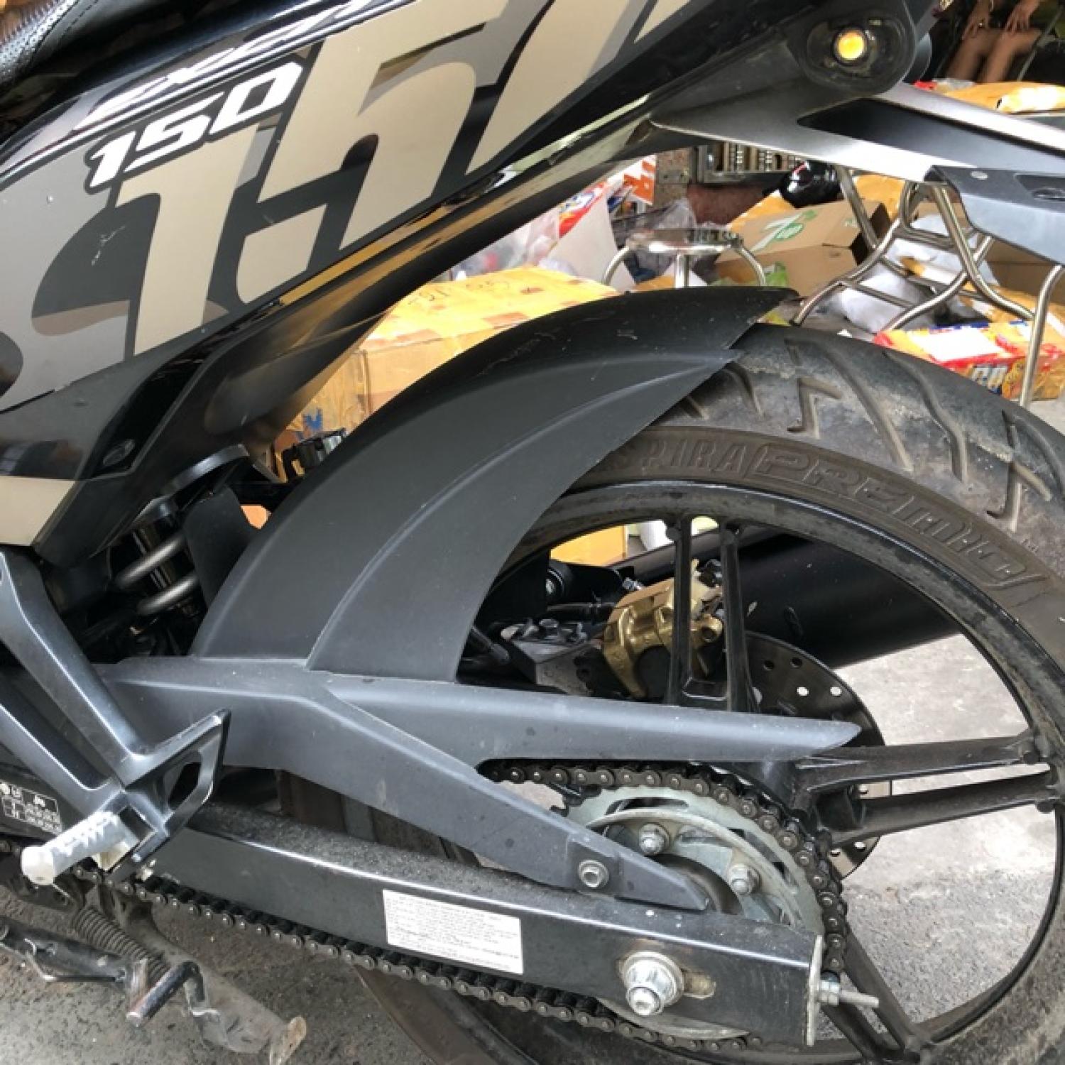 Dè chắn bùn exciter 150 có cacte