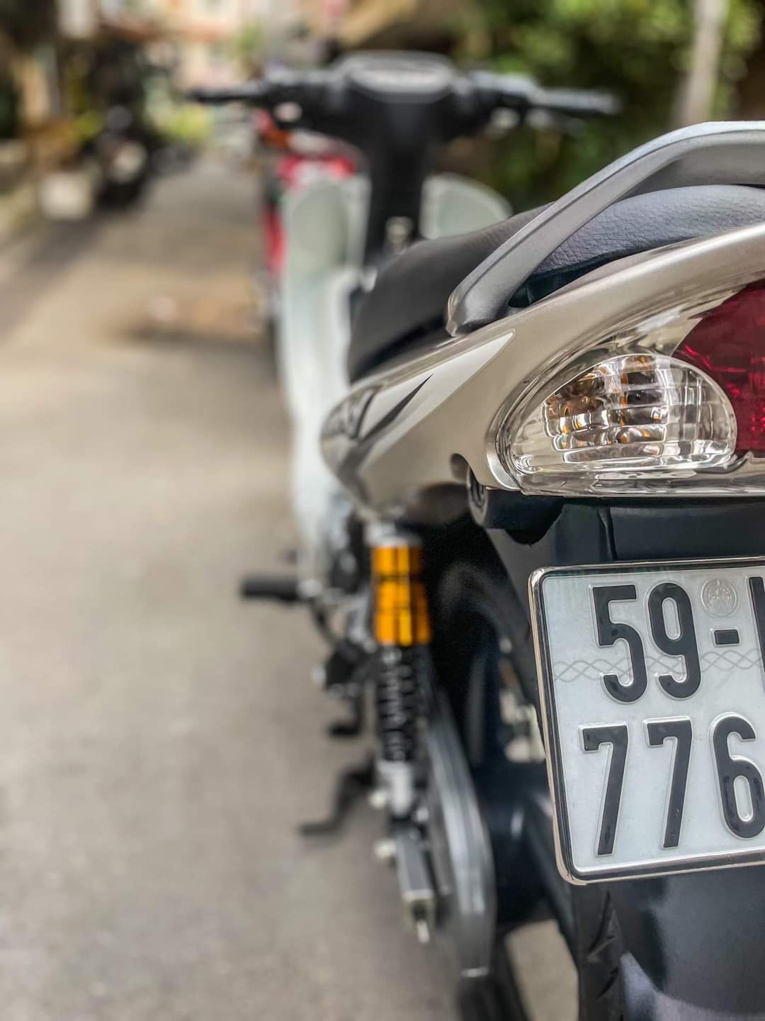 Cặp tem zin dán phuộc sau Jupiter Fi