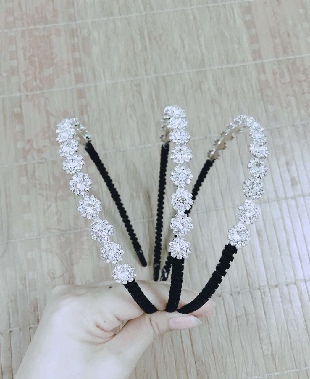 Bờm đính đá tiểu thư sang trọng