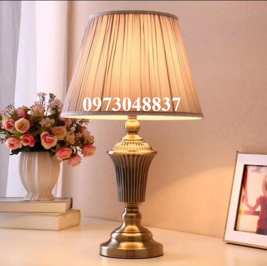 Đèn bàn - Đèn ngủ để bàn đế đồng tặng kèm bóng LED