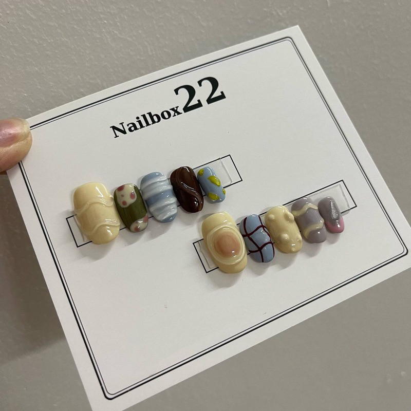 Nailbox - Mẫu vẽ nổi tone nude ấn tượng