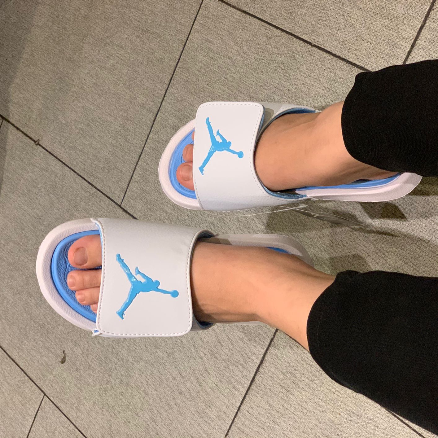mẫu mới - dép jordan dành cho nữ màu trắng đế xanh size 36/40