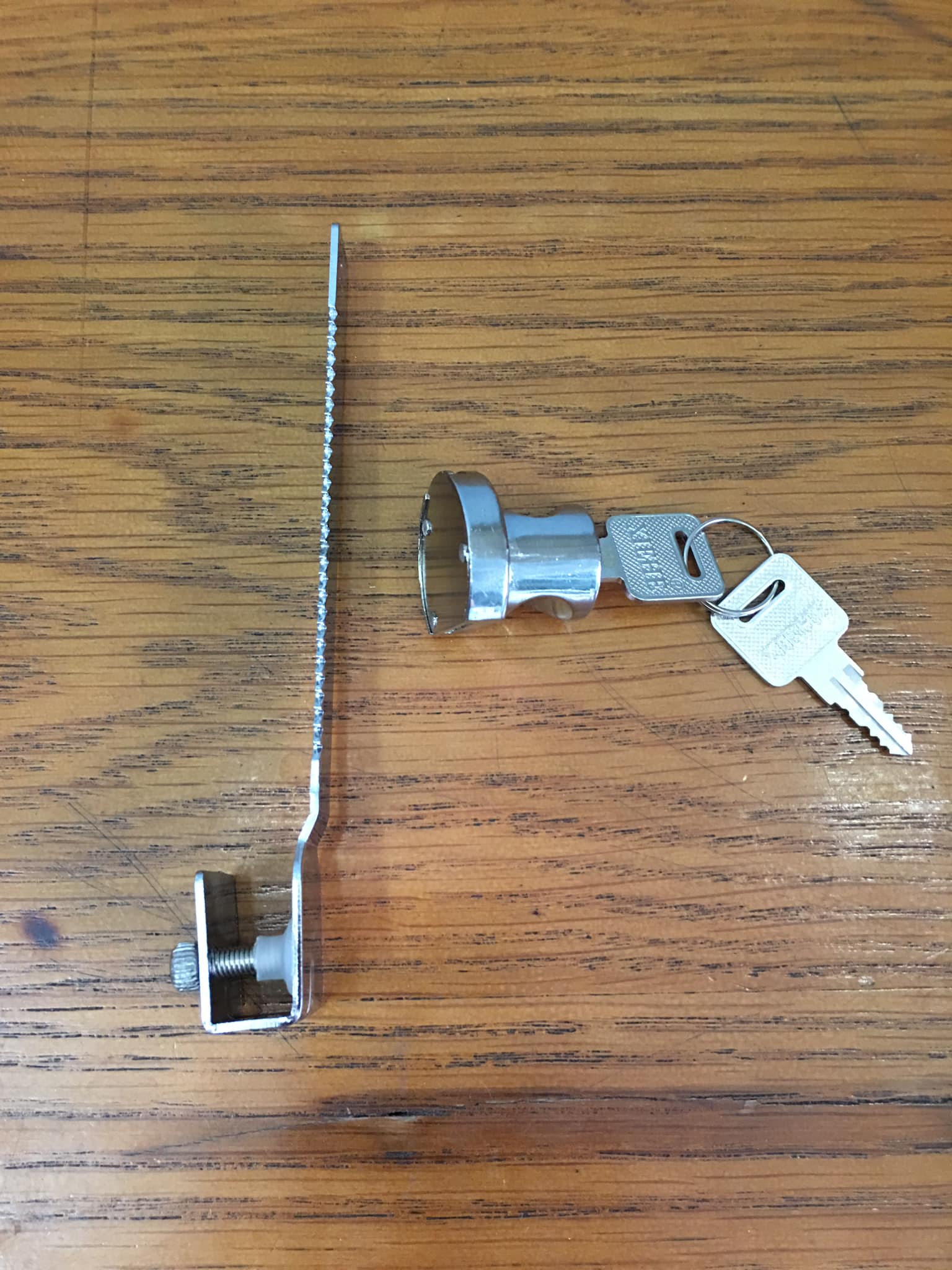 [HCM]Khóa tủ kính 2 cánh lùa Xiehe