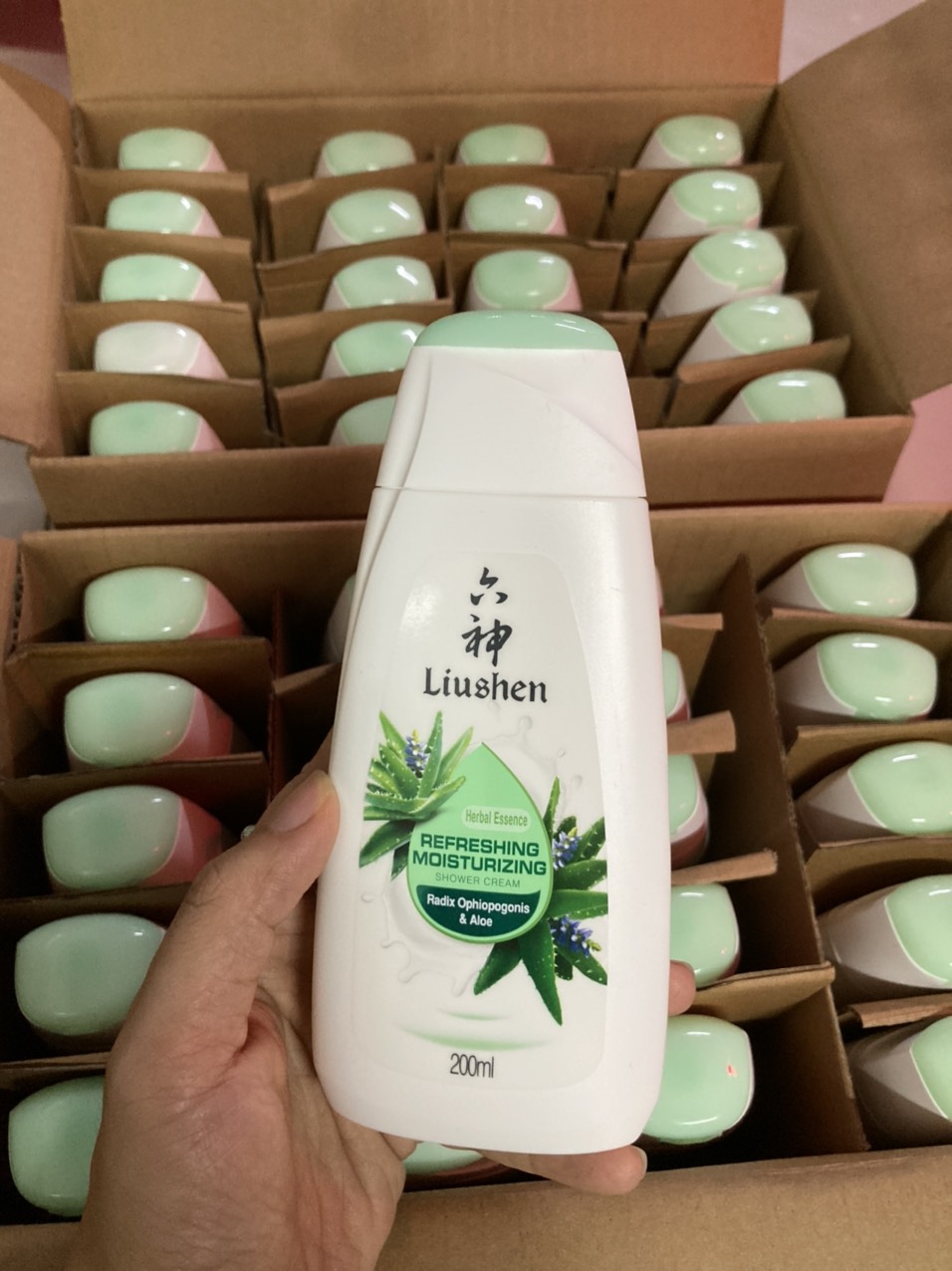 Sữa Tắm LIUSHEN Làm Mát Da Dưỡng ẫm 200ml