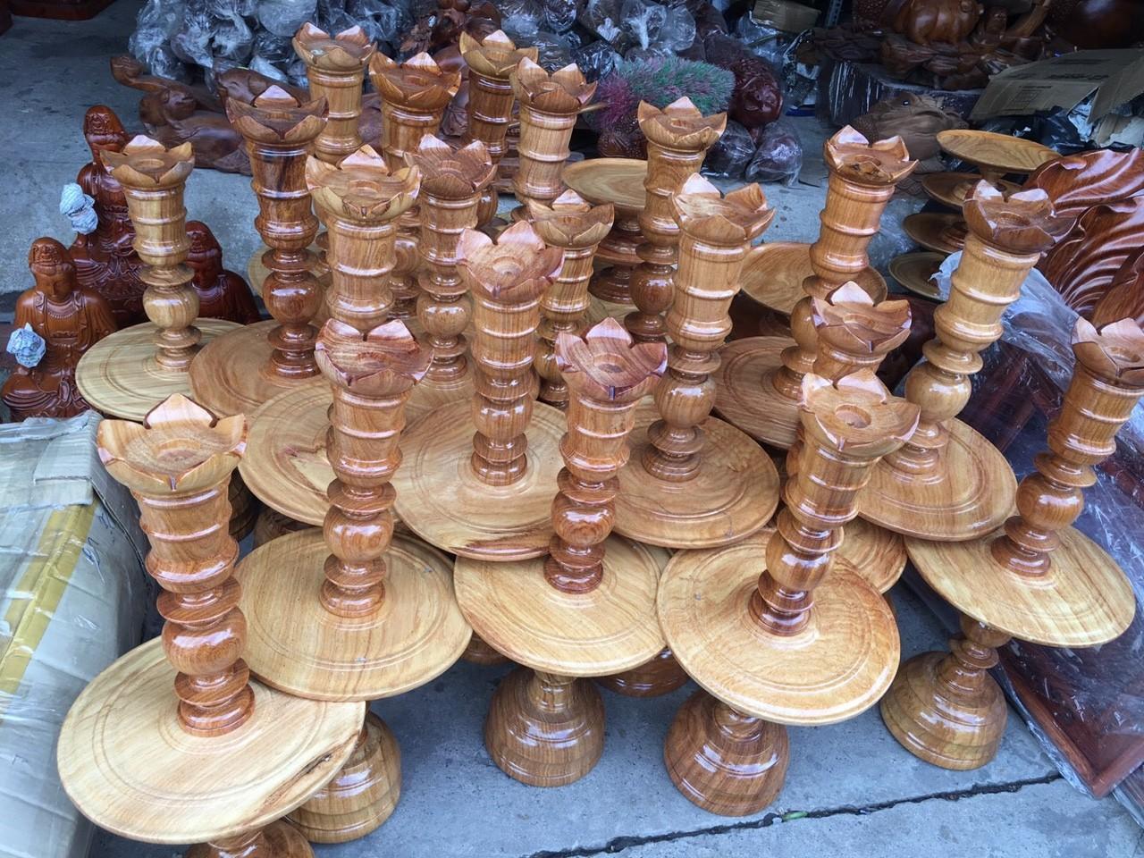Cặp Chân Đèn Thờ Gỗ Gỏ Cao 30Cm