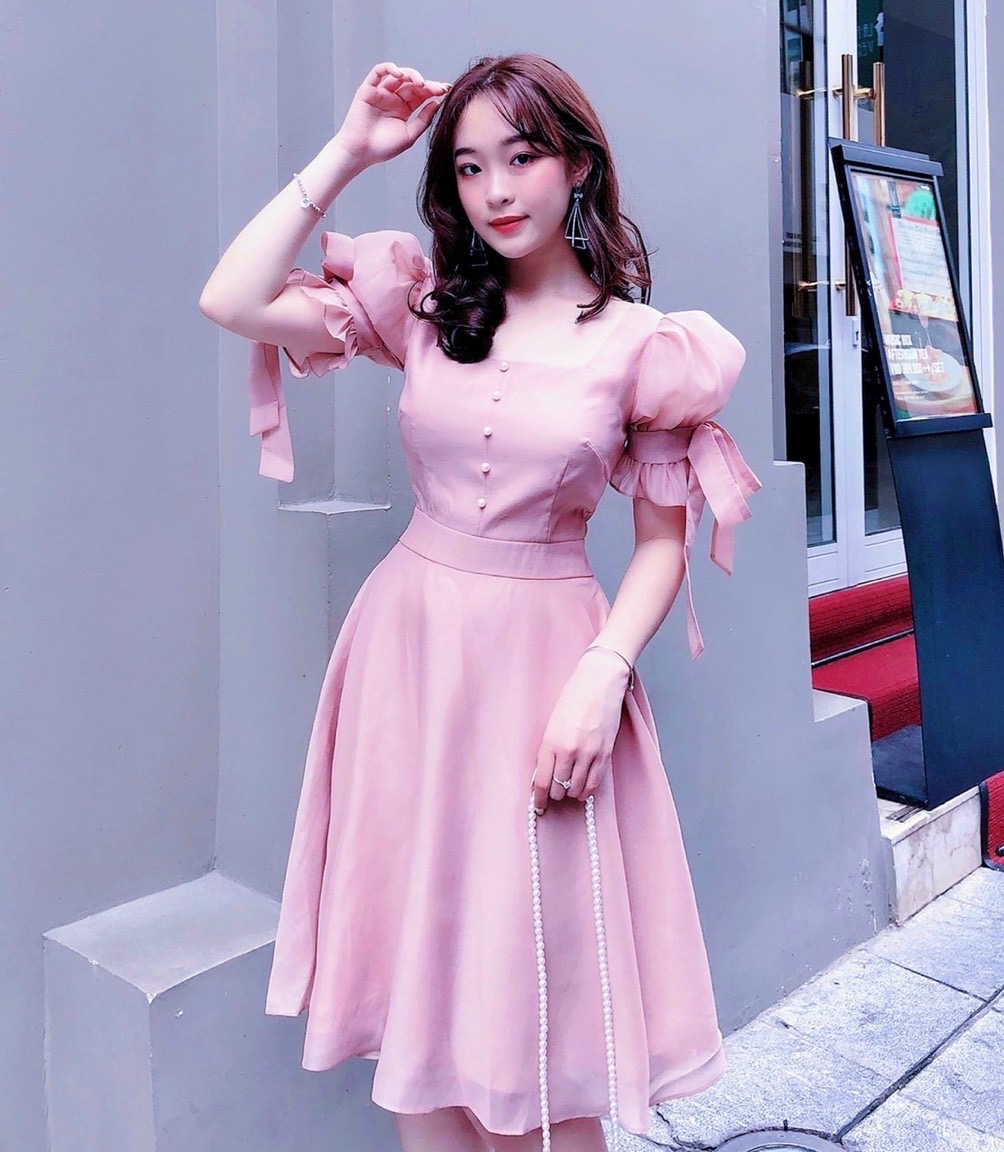 Đầm hồng cổ vuông tay nơ