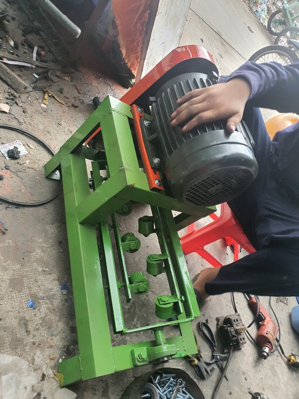 Máy duỗi sắt trung  ( có motor)
