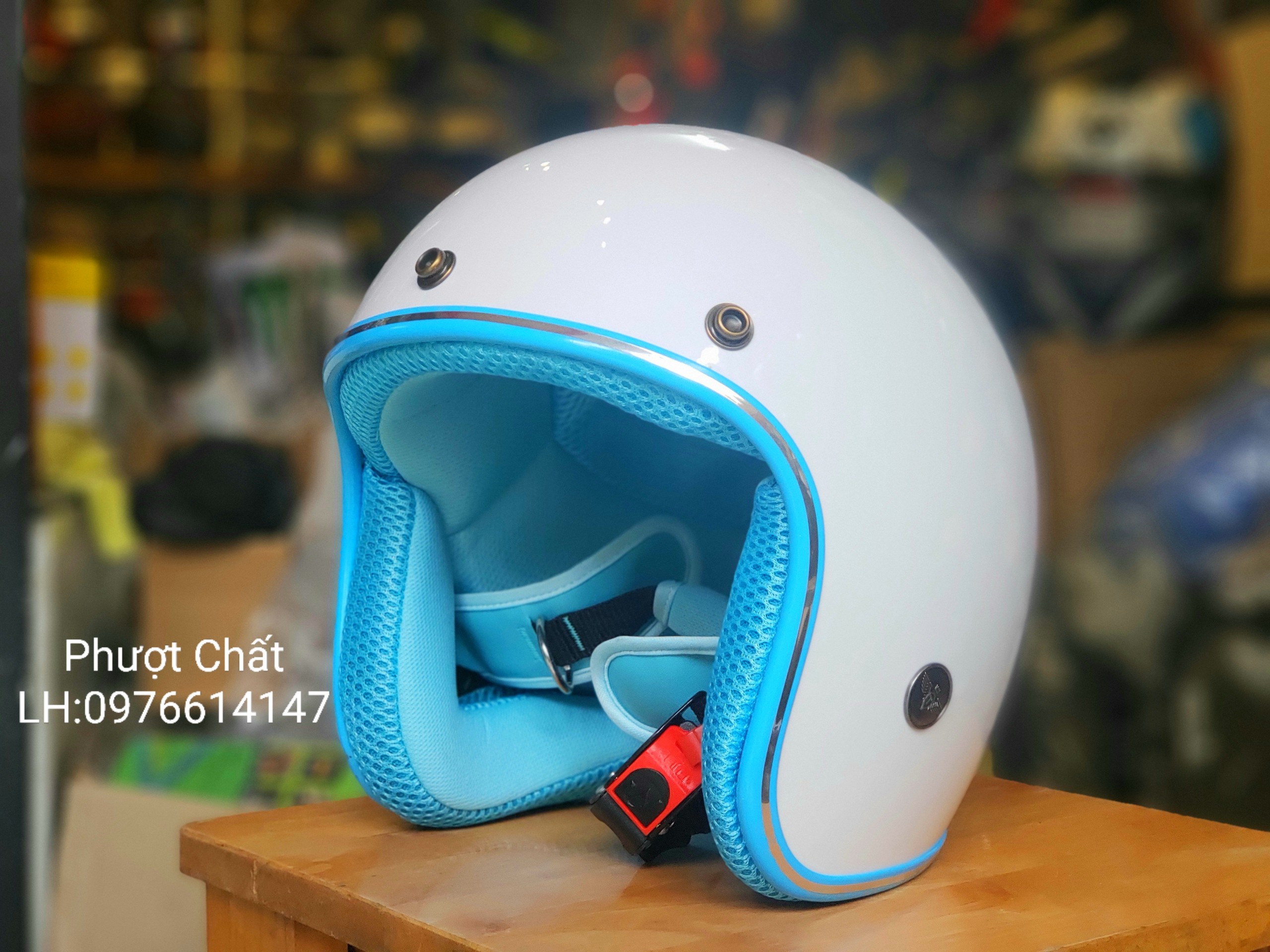 Nón bảo hiểm 3/4 trắng lót xanh