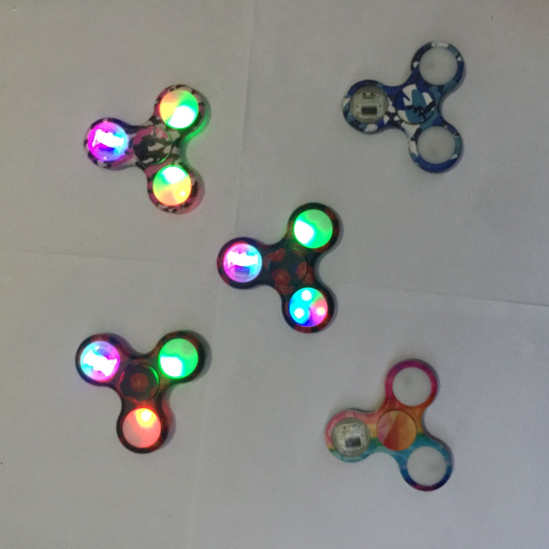 Con Quay Đồ Chơi Có Đèn LED Phát Sáng
