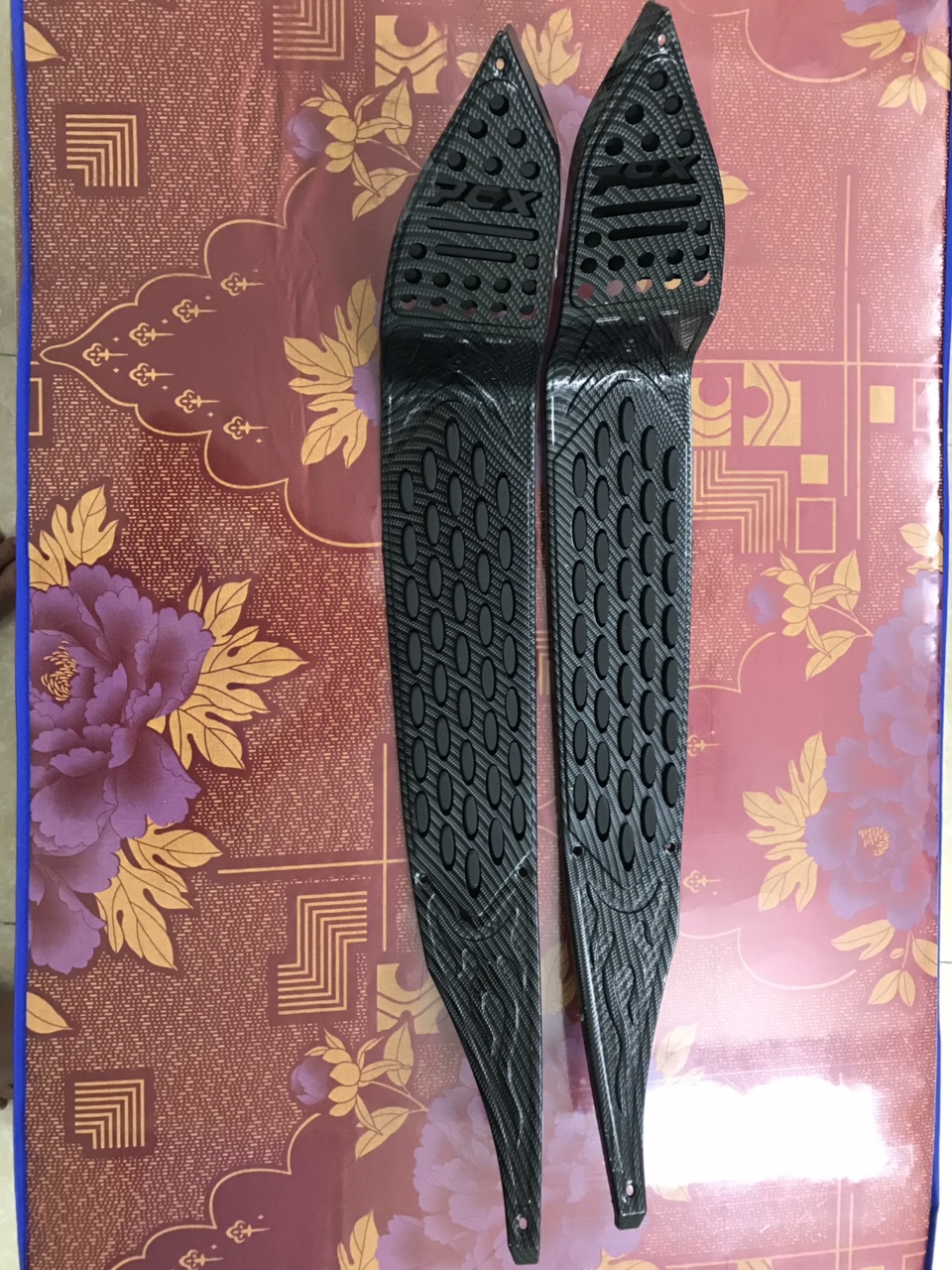 GÁC CHÂN TRƯỚC XE PCX 2018-2020 Sơn Carbon và mạ crom trắng Cao Cấp SUPERMARKET QUỐC BẢO