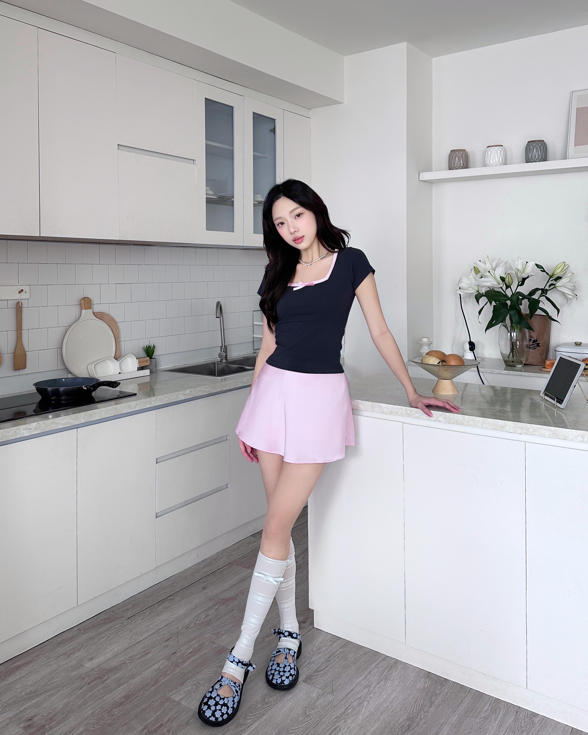 [VOUCHER 12%/149K] Áo thun form ôm gắn nơ MONÁ - KLARA