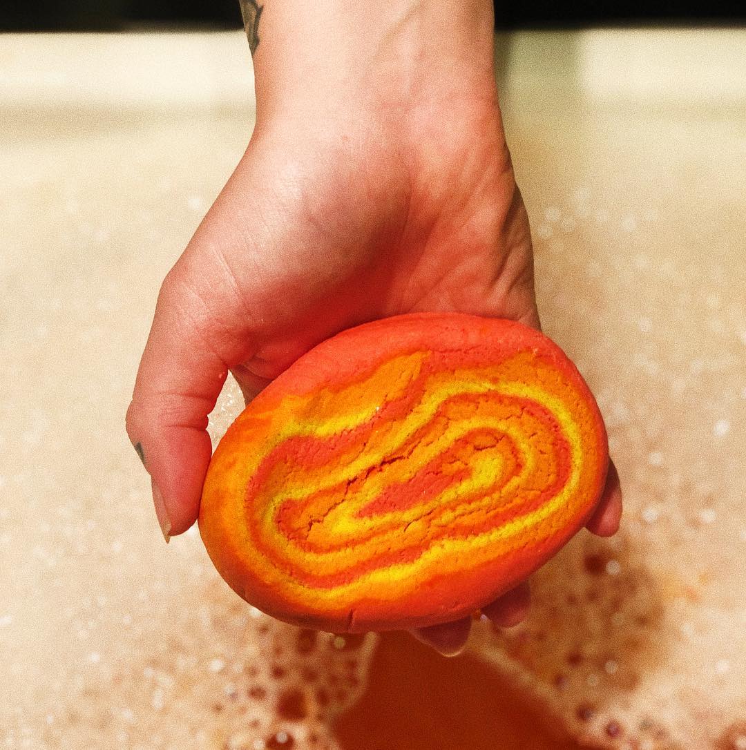 Bánh tạo bọt tắm LUSH - Brightside Bubble Bar