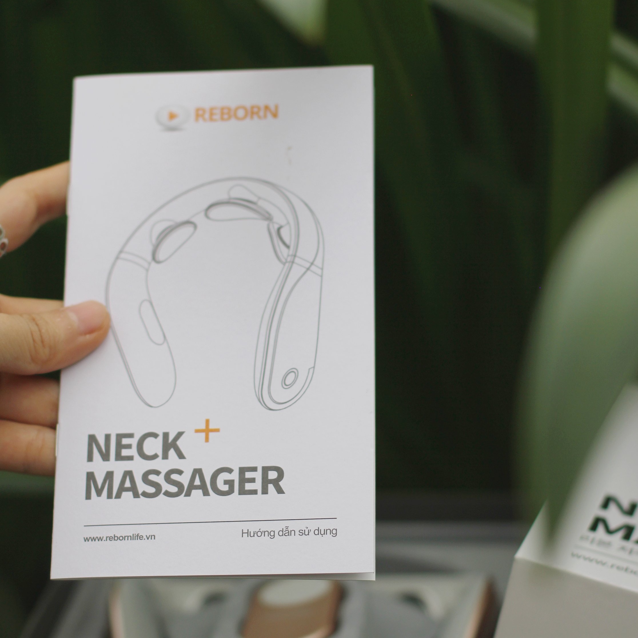 Máy massage cổ gáy Reborn Hàn Quốc (màu vàng gold)