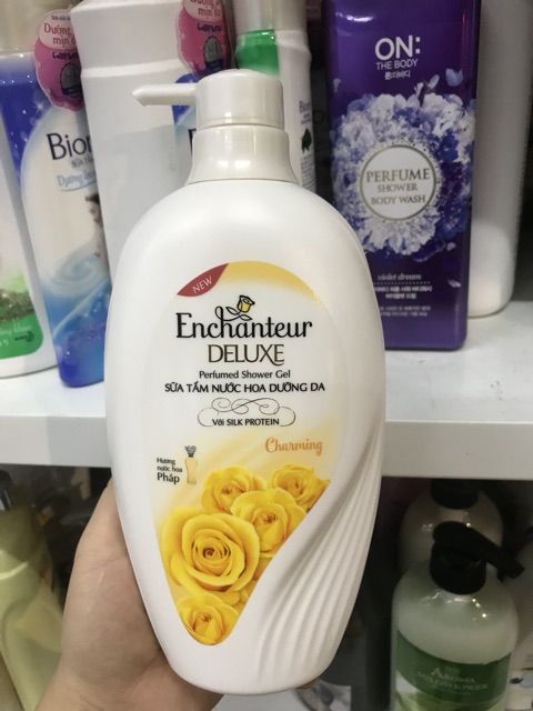 Sữa Tắm Enchanteur Charming 650G