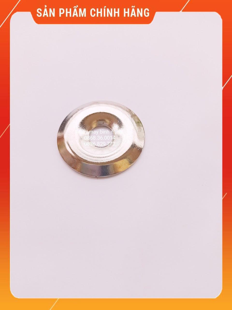 2 đĩa ép đồng tiền được sử dụng trong ngành may mặc