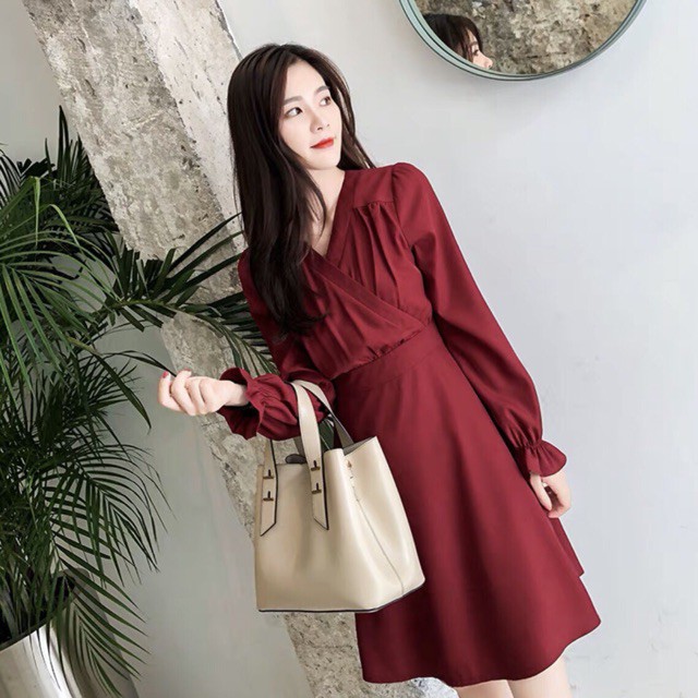 Đầm đỏ cổ V v2