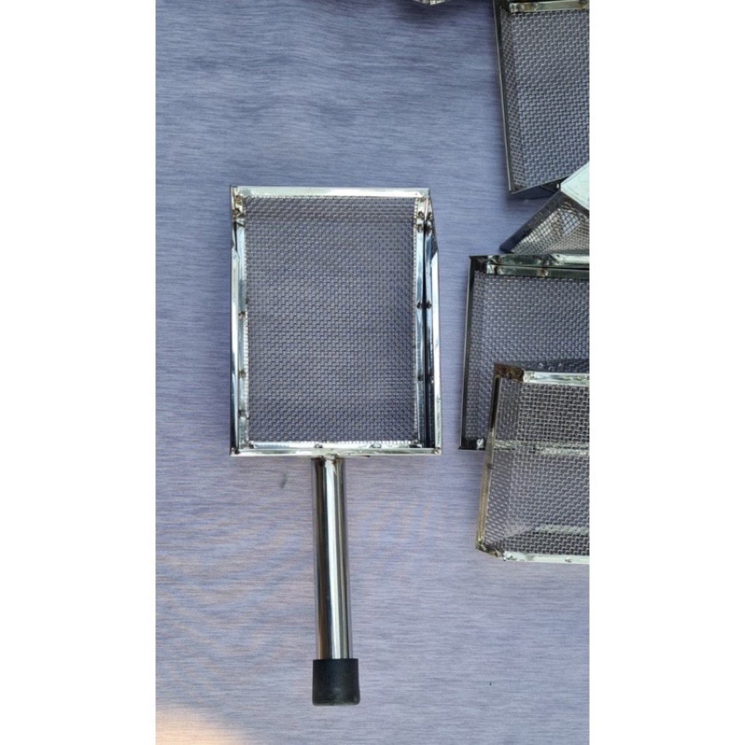 Xẻng inox 304 cao cấp vệ sinh chuồng gà xếp sàng cát và sàng phân gà dễ sử dụng