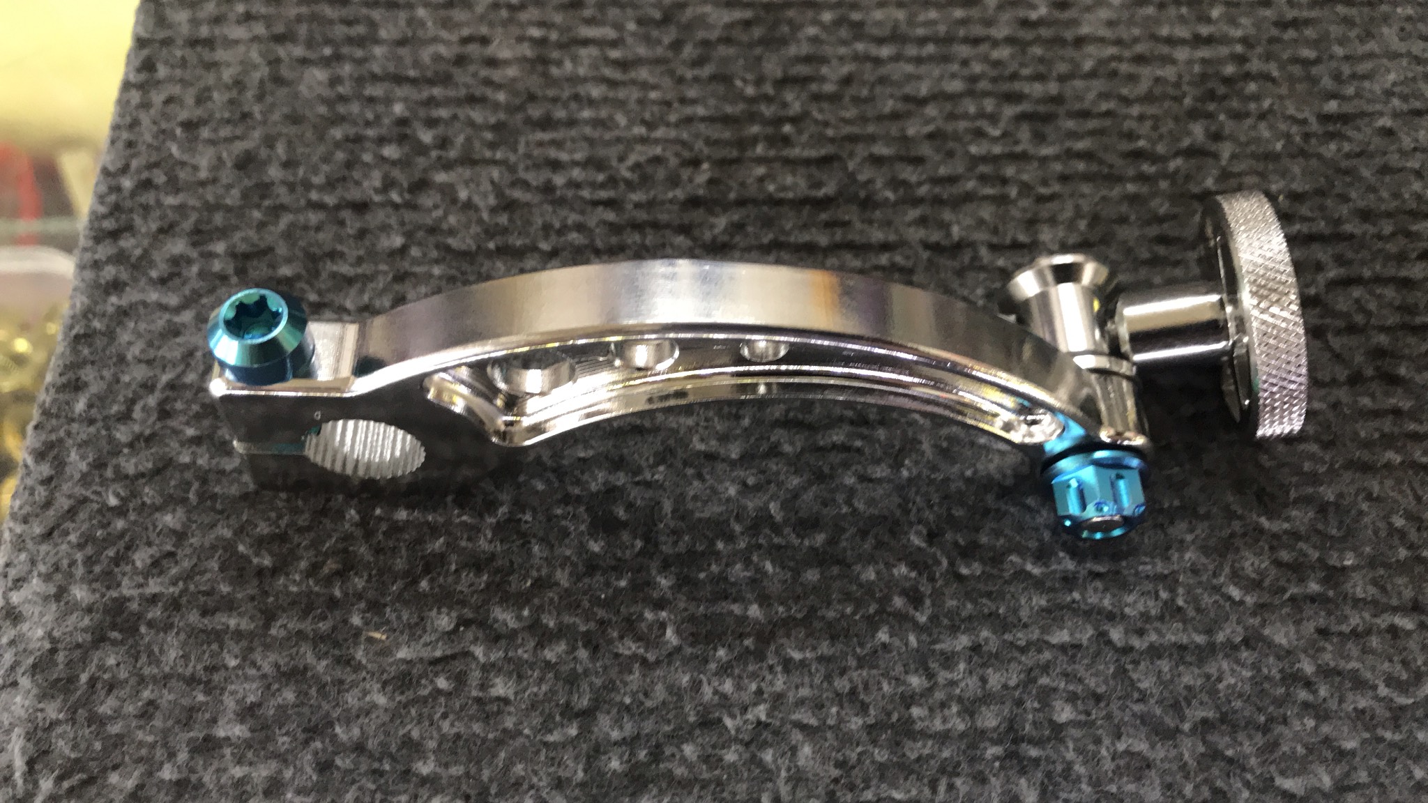 Càng thắng sau xe máy Inox 304 + ốc titan GR5 có kèm lò xo gắn Vario,Wave,Airblade,Dream..