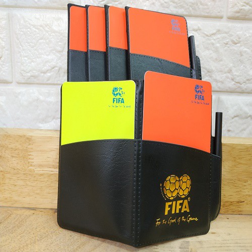 Chiếc Thẻ Đỏ, Thẻ Vàng Trong Bóng Đá - Có chữ FIFA trên bìa
